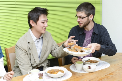 朝昼晩の食事も講師とともに