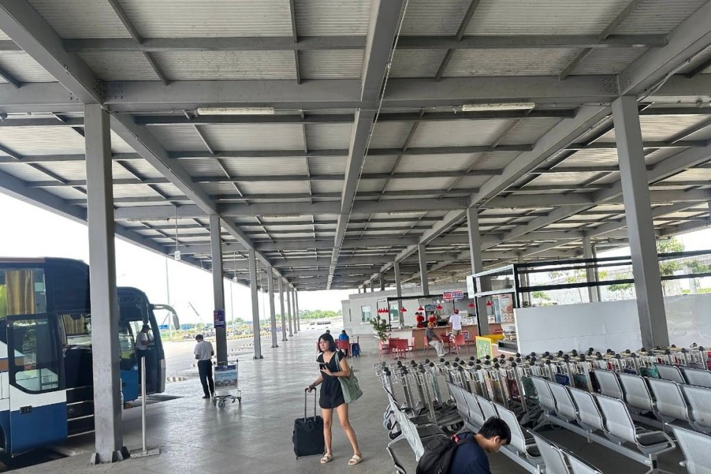 クラーク国際空港バス乗り場周辺