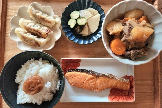 住居探しは不要で食事付き