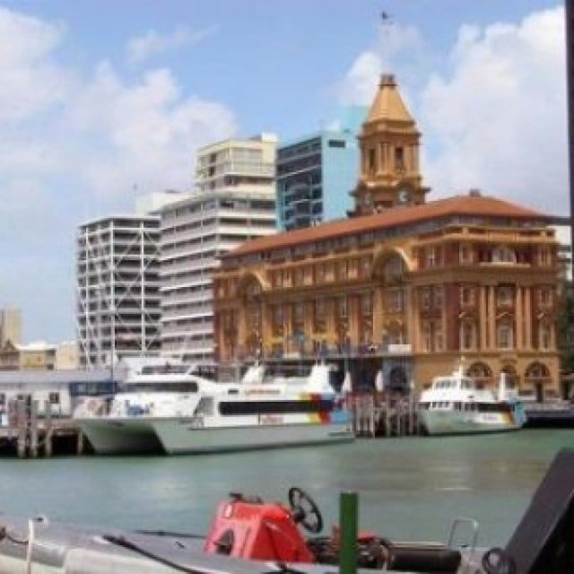 フェリーターミナル
