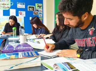 語学から専門分野へ進める進学オプション