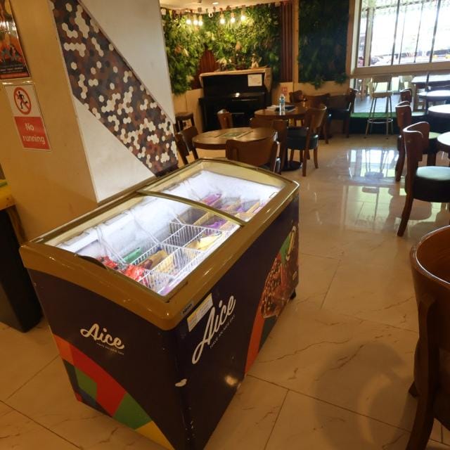 ラウンジ