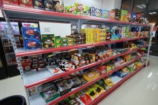 品揃え豊富な売店（コンビニ）