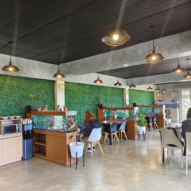 カフェ（AQUA GARDEN）