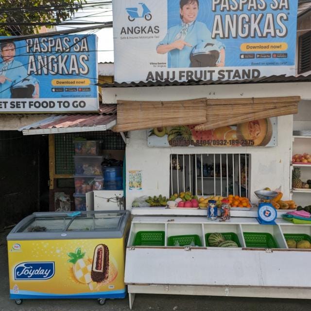 果物屋( Fruits shop)（徒歩5分圏内）