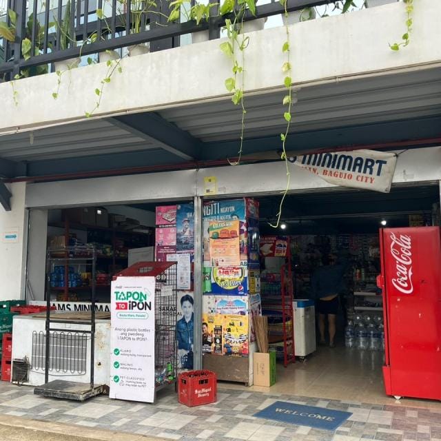 学校周辺（コンビニ）