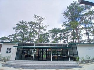 ほぼフラットに設計された綺麗なキャンパス