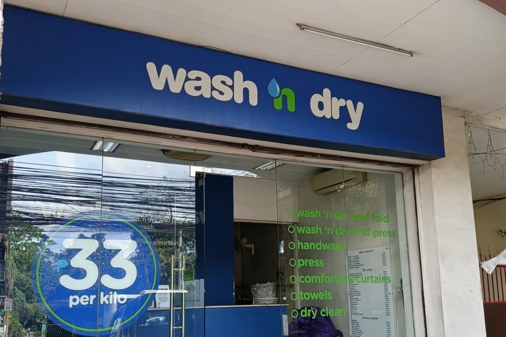 徒歩5分程度のランドリーショップ（Wash N_ Dry）