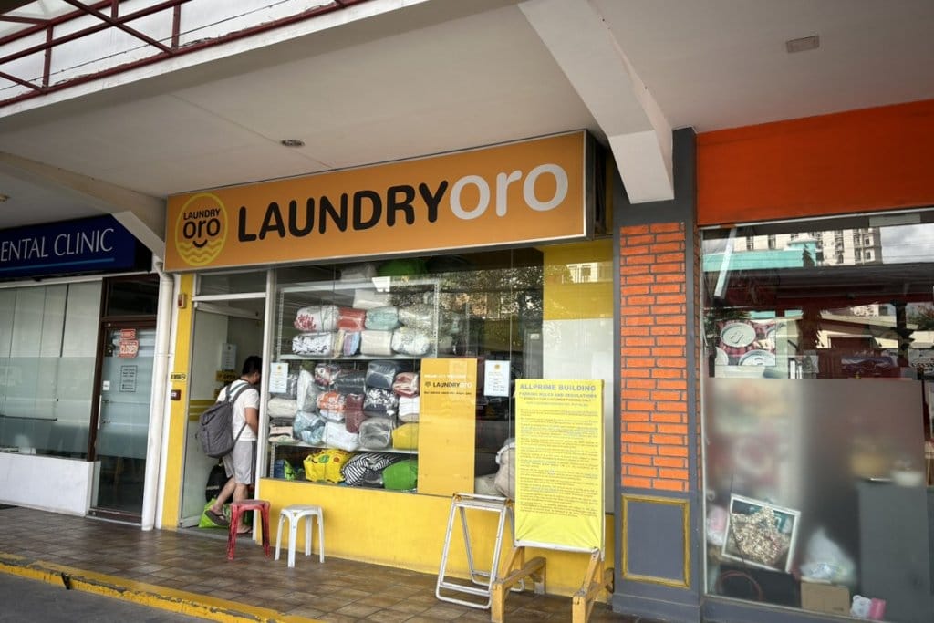 徒歩5分程度のランドリーショップ（LAUNDRY ORO）