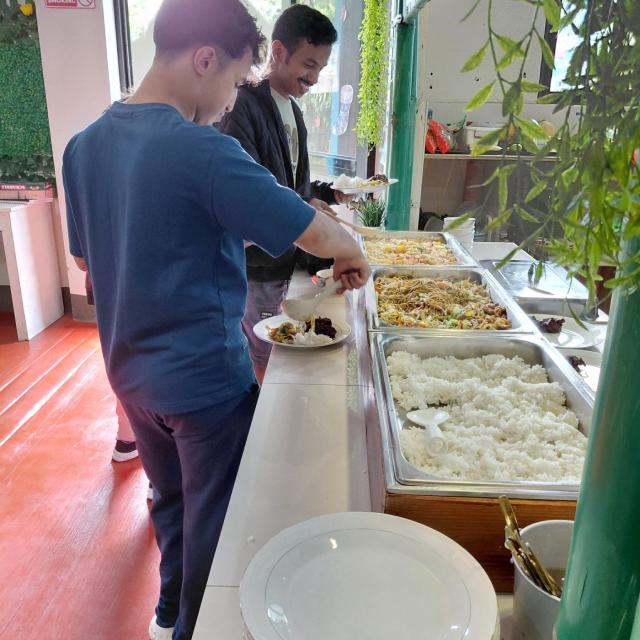 配膳風景