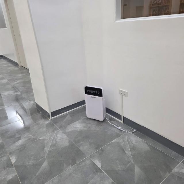 空気清浄機/廊下