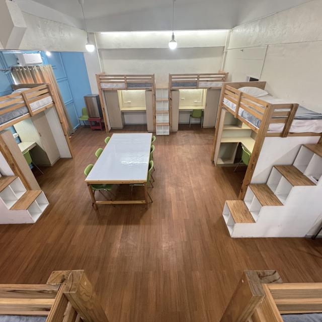 学生寮6人部屋