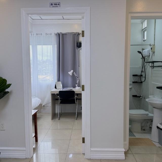 Semi-Single Room