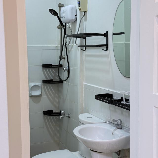Semi-Single Room