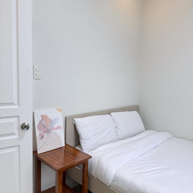 Semi-Single Room