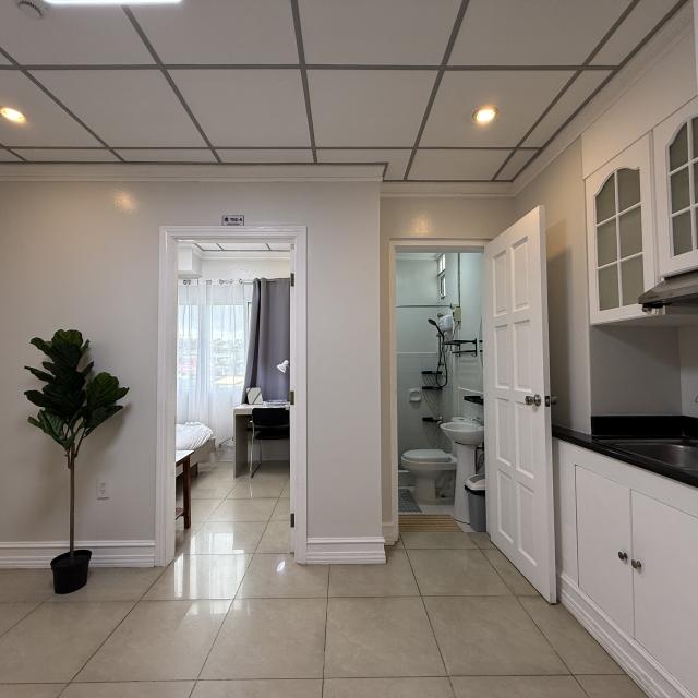 Semi-Single Room