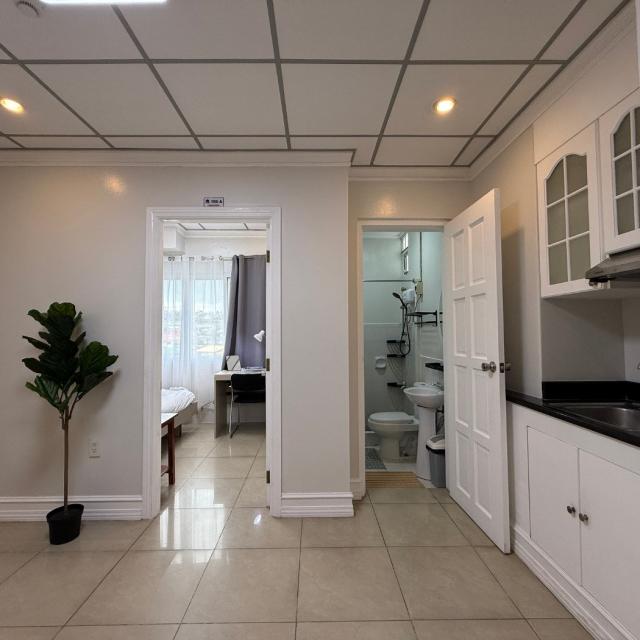 Semi-Single Room